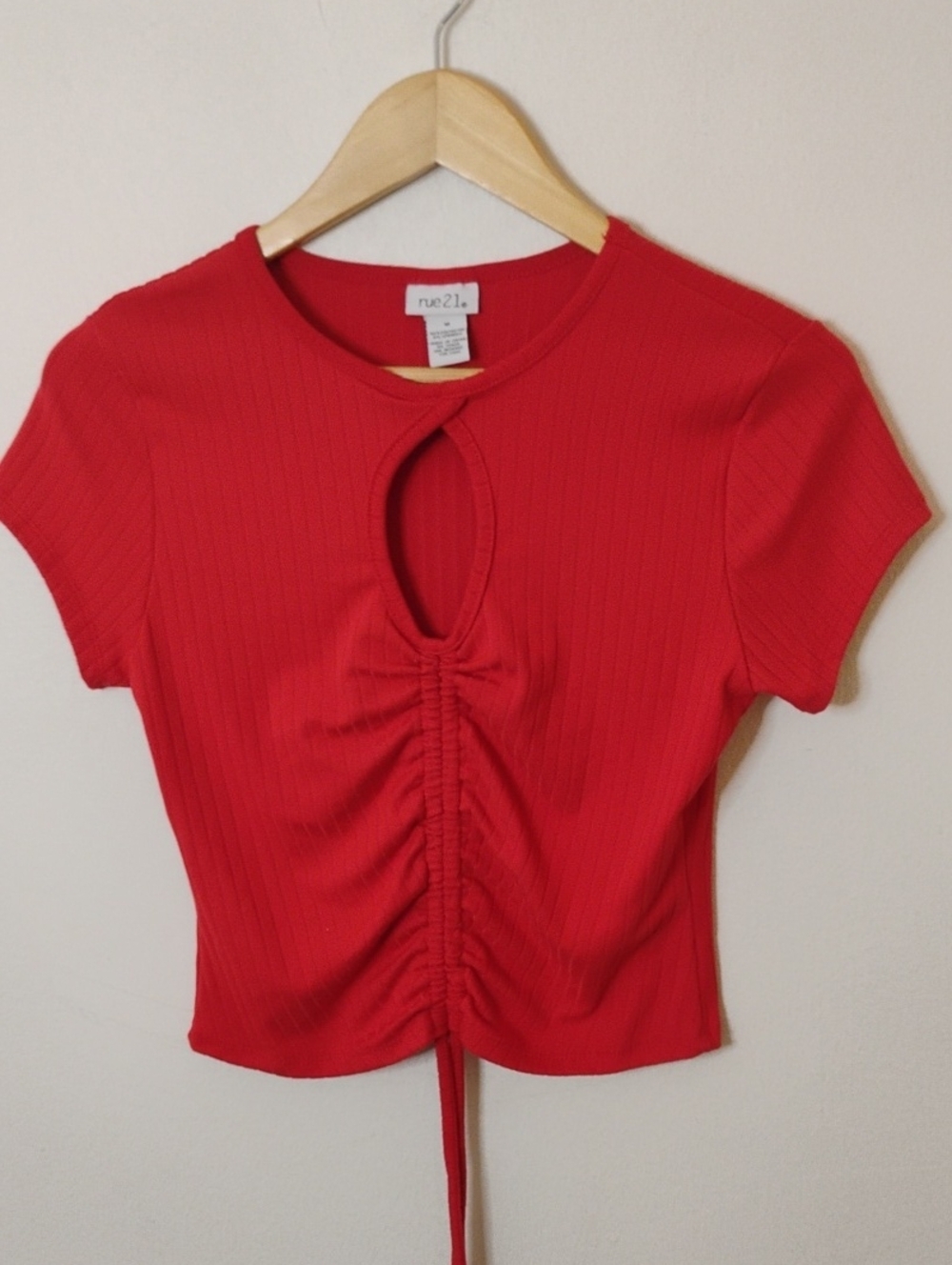 Rue21 Red Ruched Keyhole Short Sleeve Crop Top